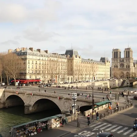 Notre-dame View * Paris